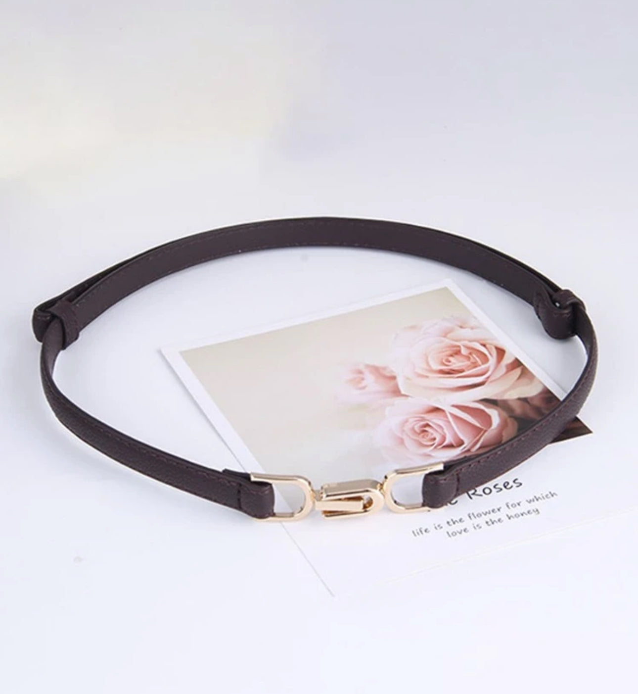 حزام جلدي بني أنيق مع قفل معدني ذهبي Elegant Brown Leather Belt with Gold Metal Buckle