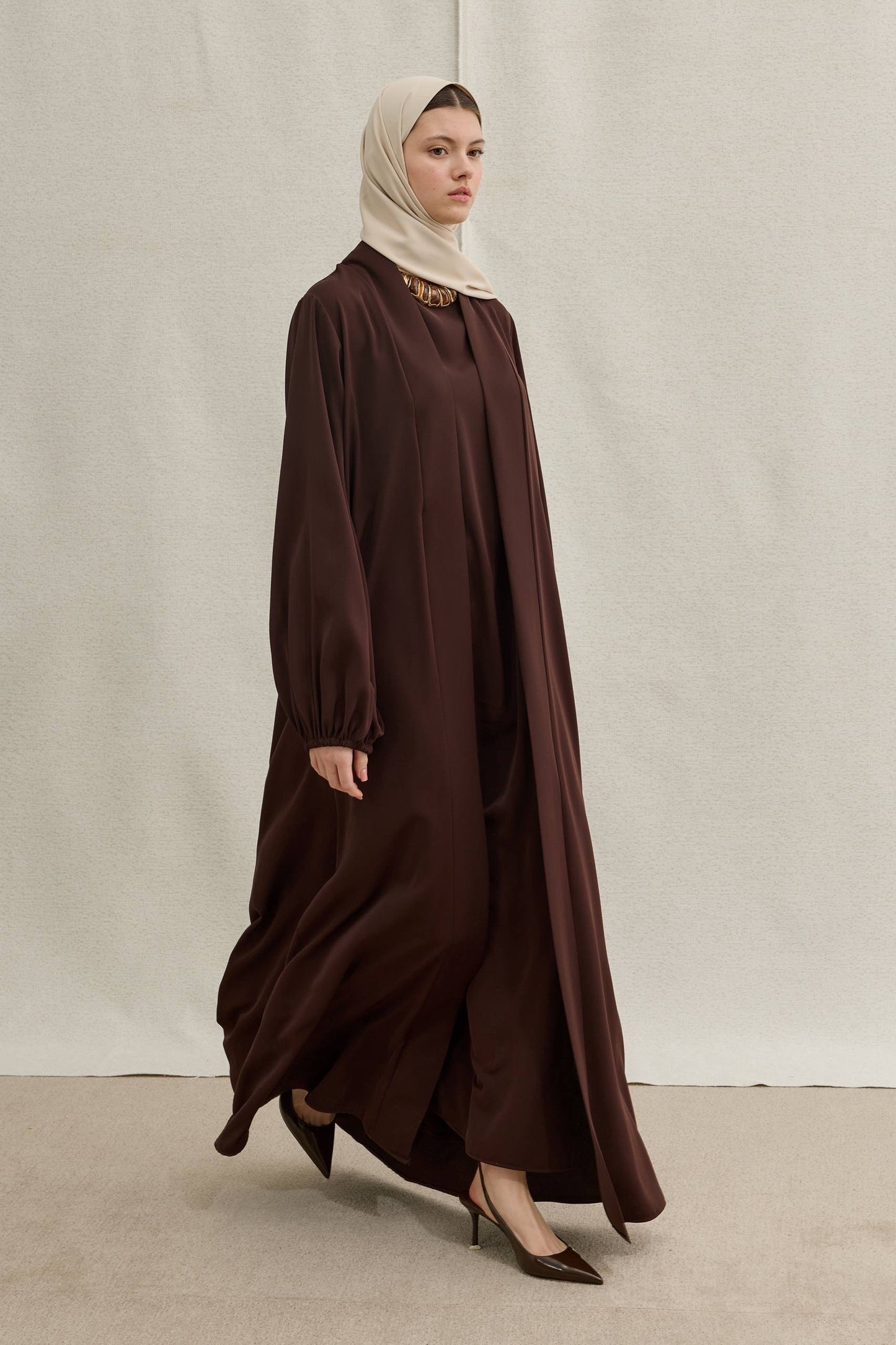 Abaya 2-pcs with a soft flowing design