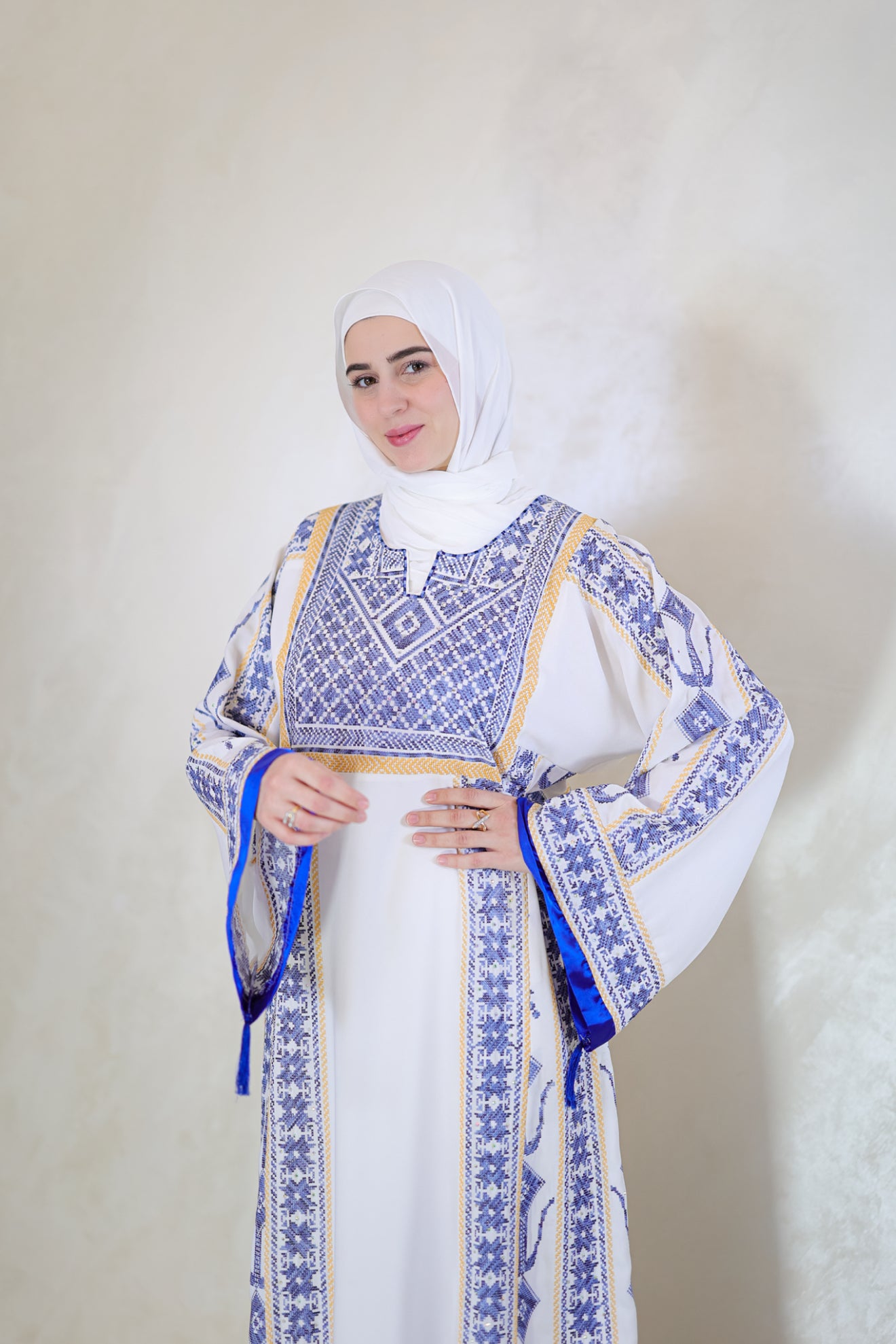 Thobe Al Marjan Al Azraq