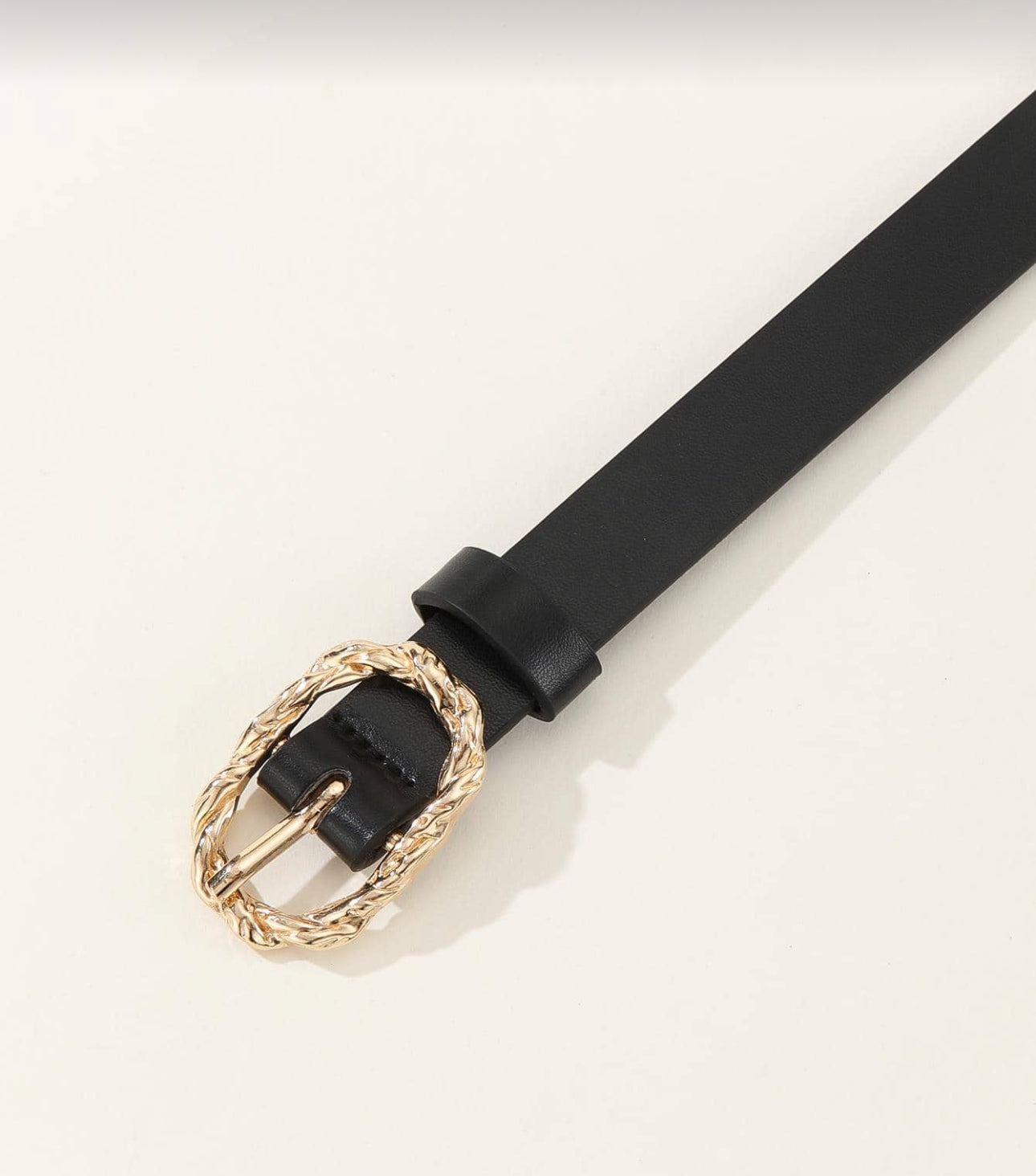 Elegant Black Leather Belt with Gold Textured Buckle – Classic and Stylish