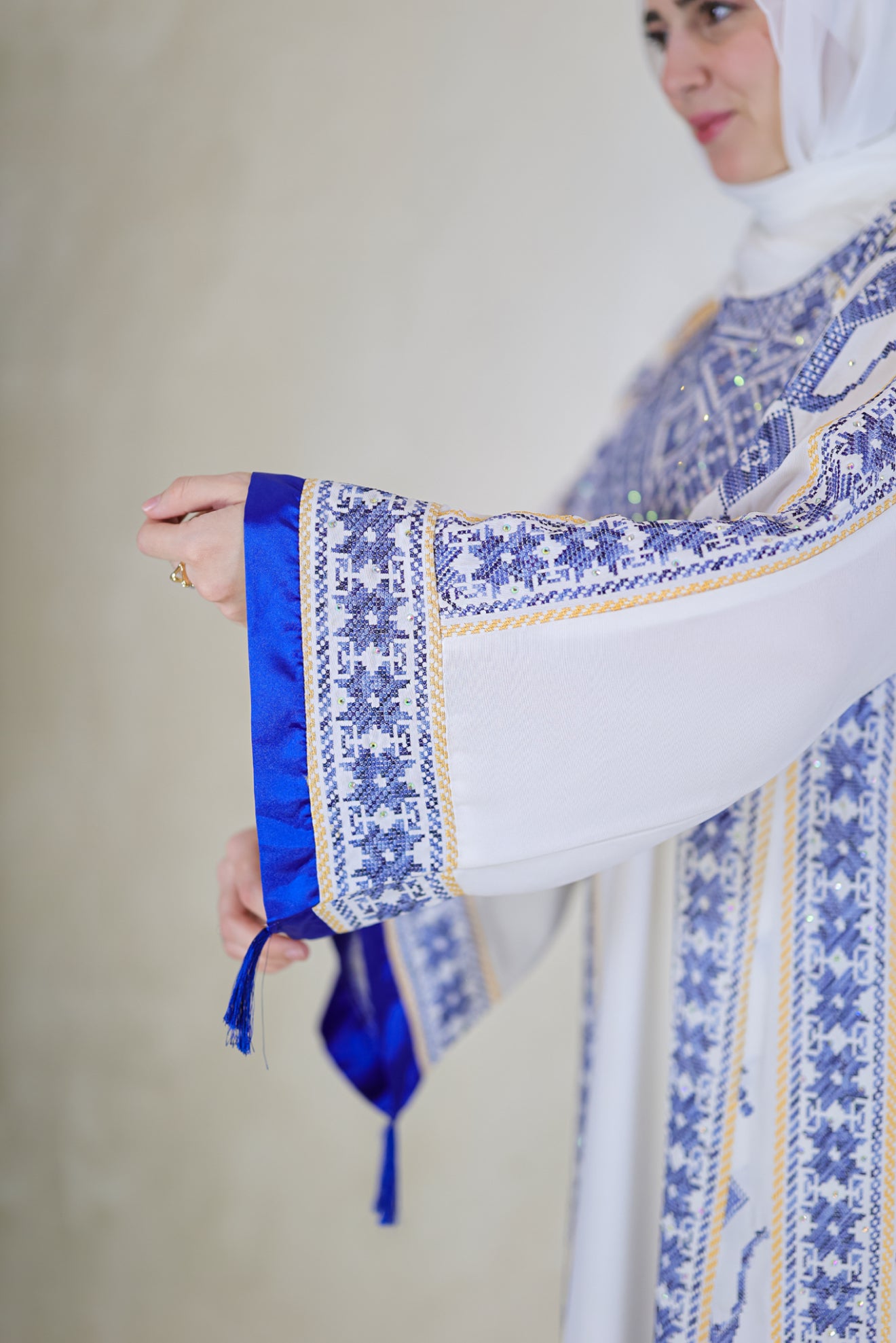 Thobe Al Marjan Al Azraq