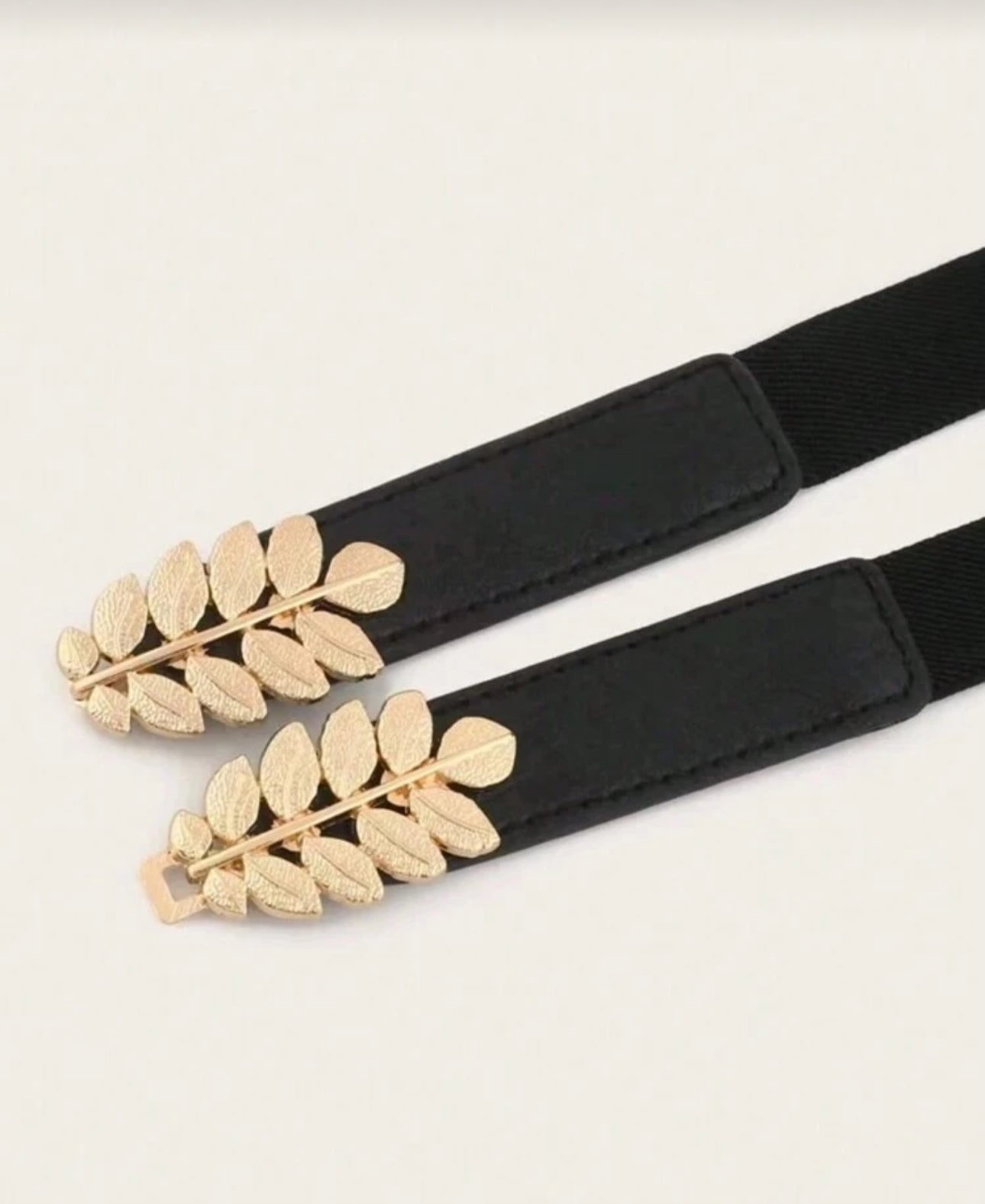 Elegant Black Leather Belt with Gold Textured Buckle – Classic and Stylish