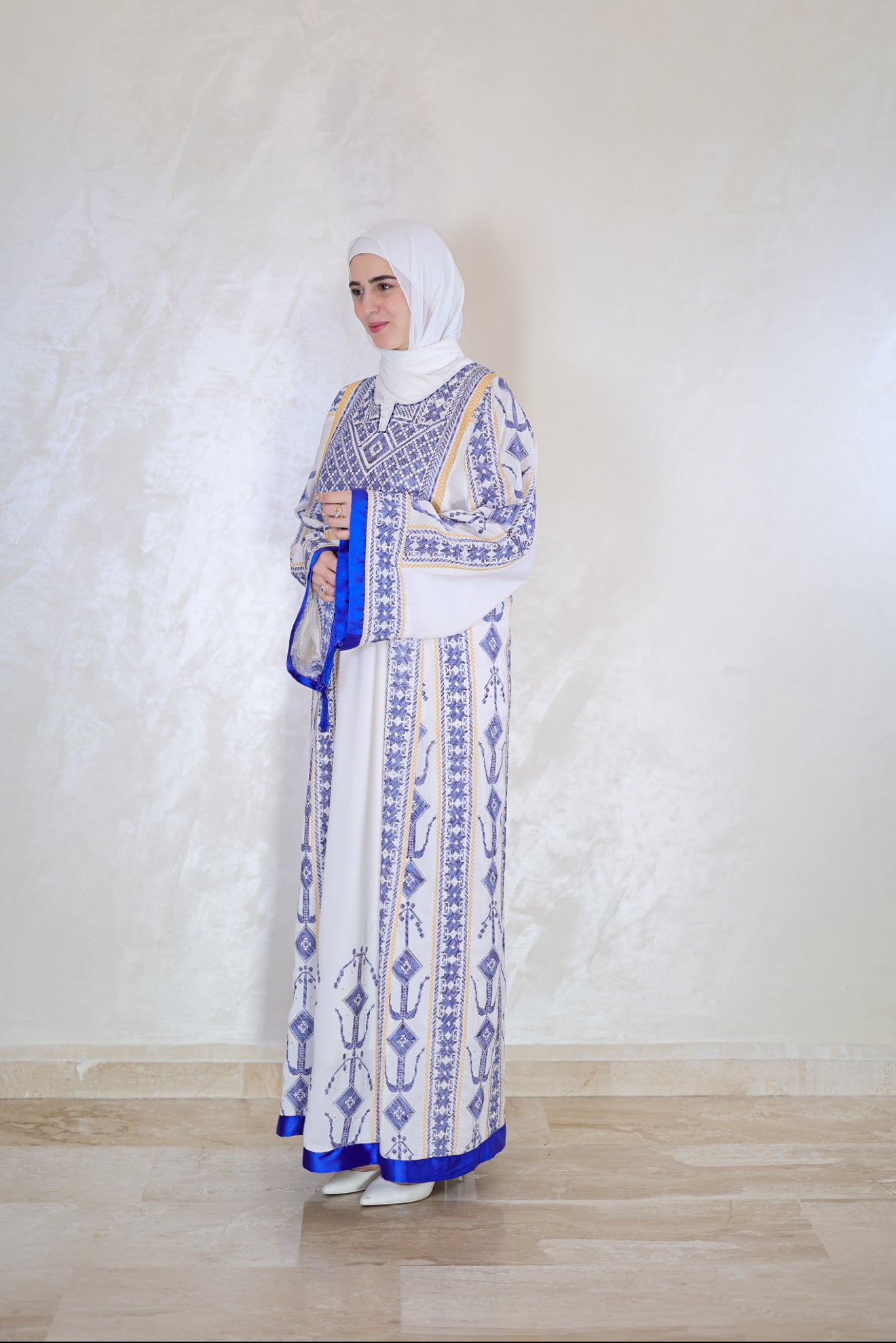 Thobe Al Marjan Al Azraq