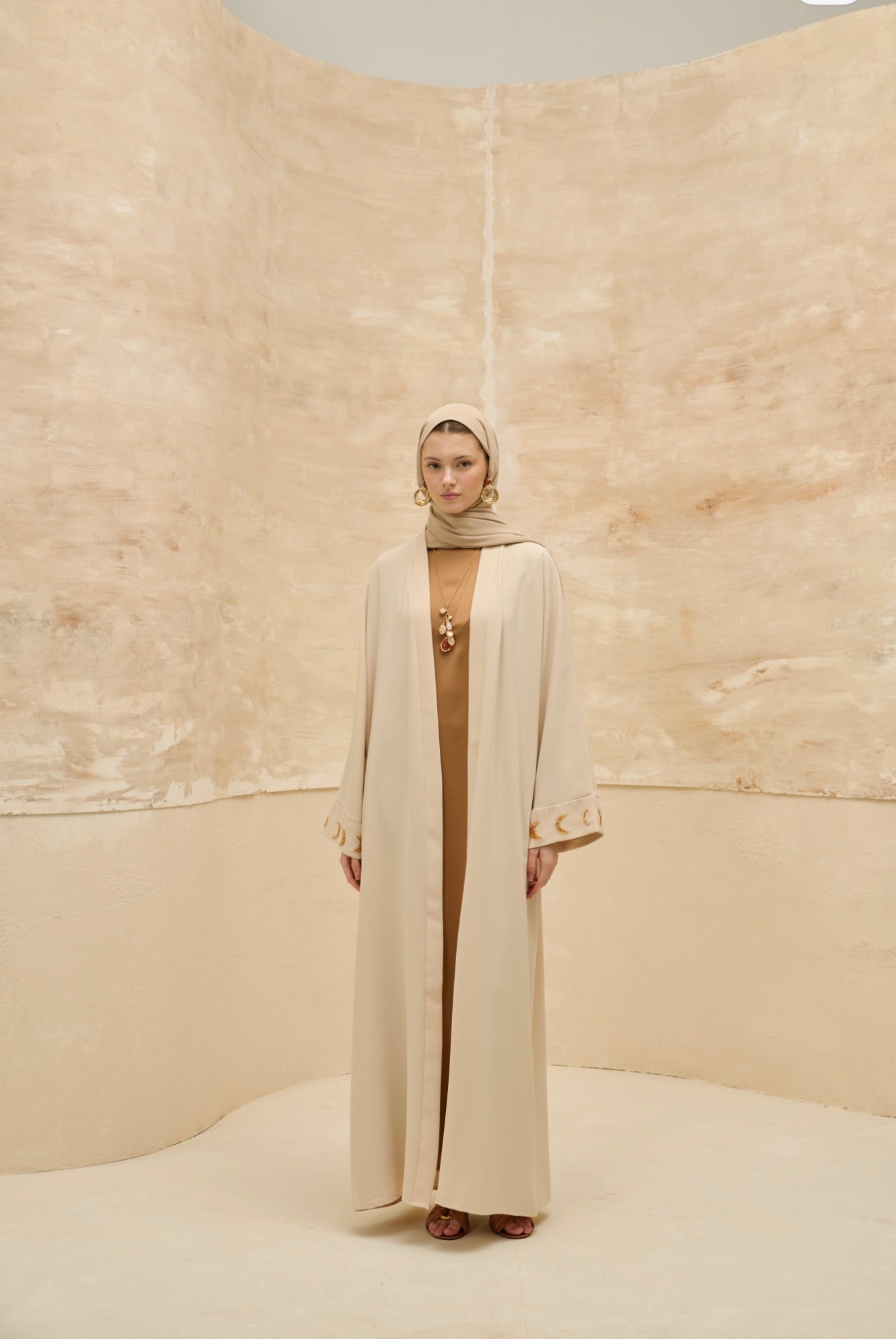 Crescent Light Abaya l عباية نور الهلال