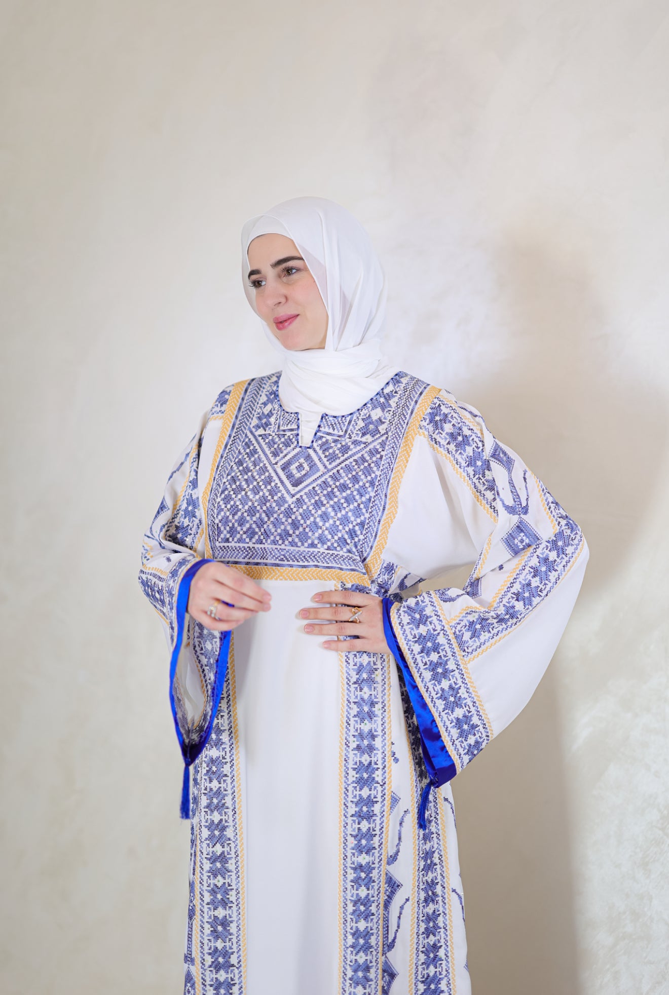 Thobe Al Marjan Al Azraq