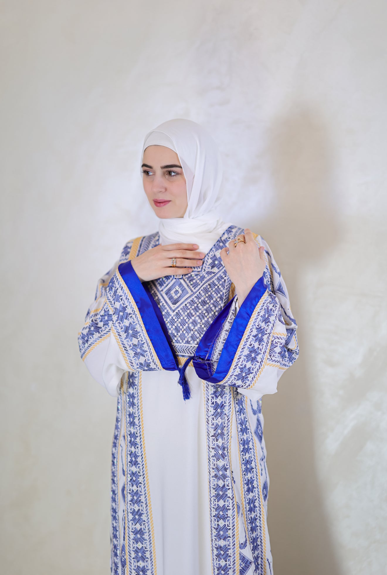 Thobe Al Marjan Al Azraq