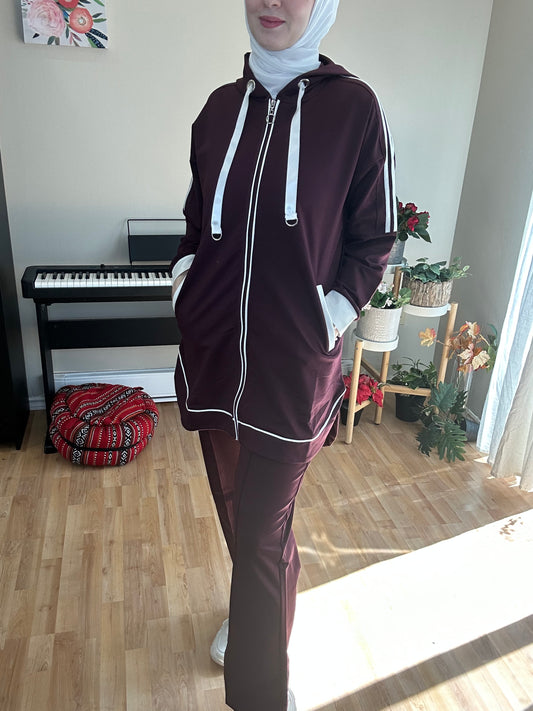 طقم رياضي كاجوال بلون خمري
Casual Women’s Sportswear Set in Maroon