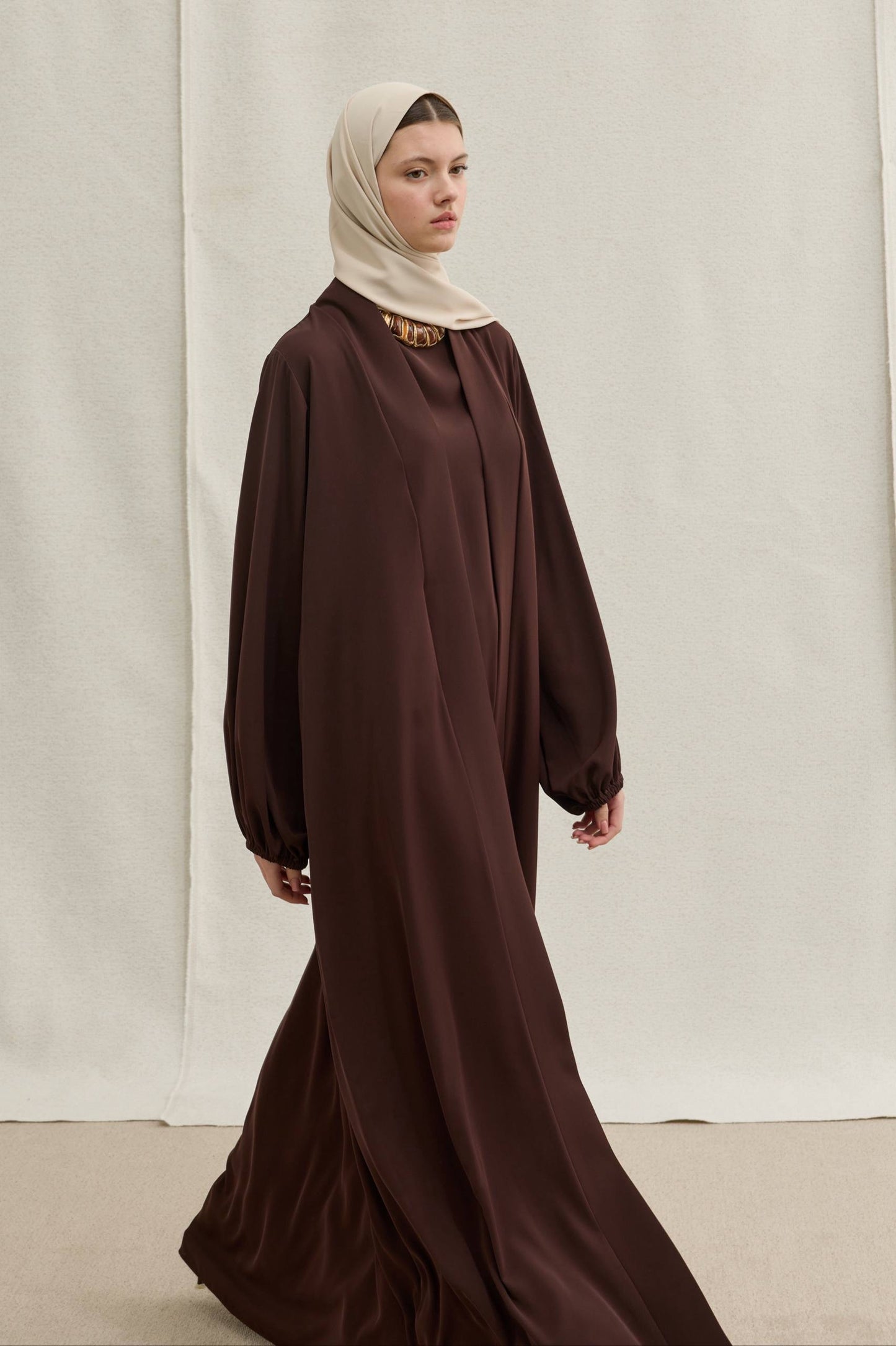 Abaya 2-pcs with a soft flowing design