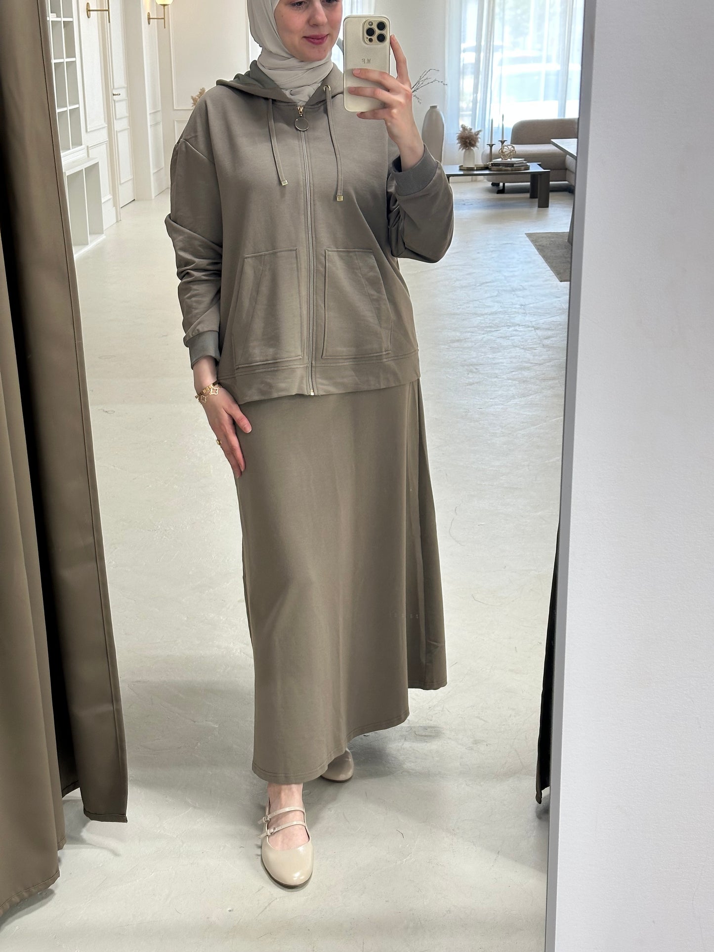 Dignity Set - طقم الوقار By Farah