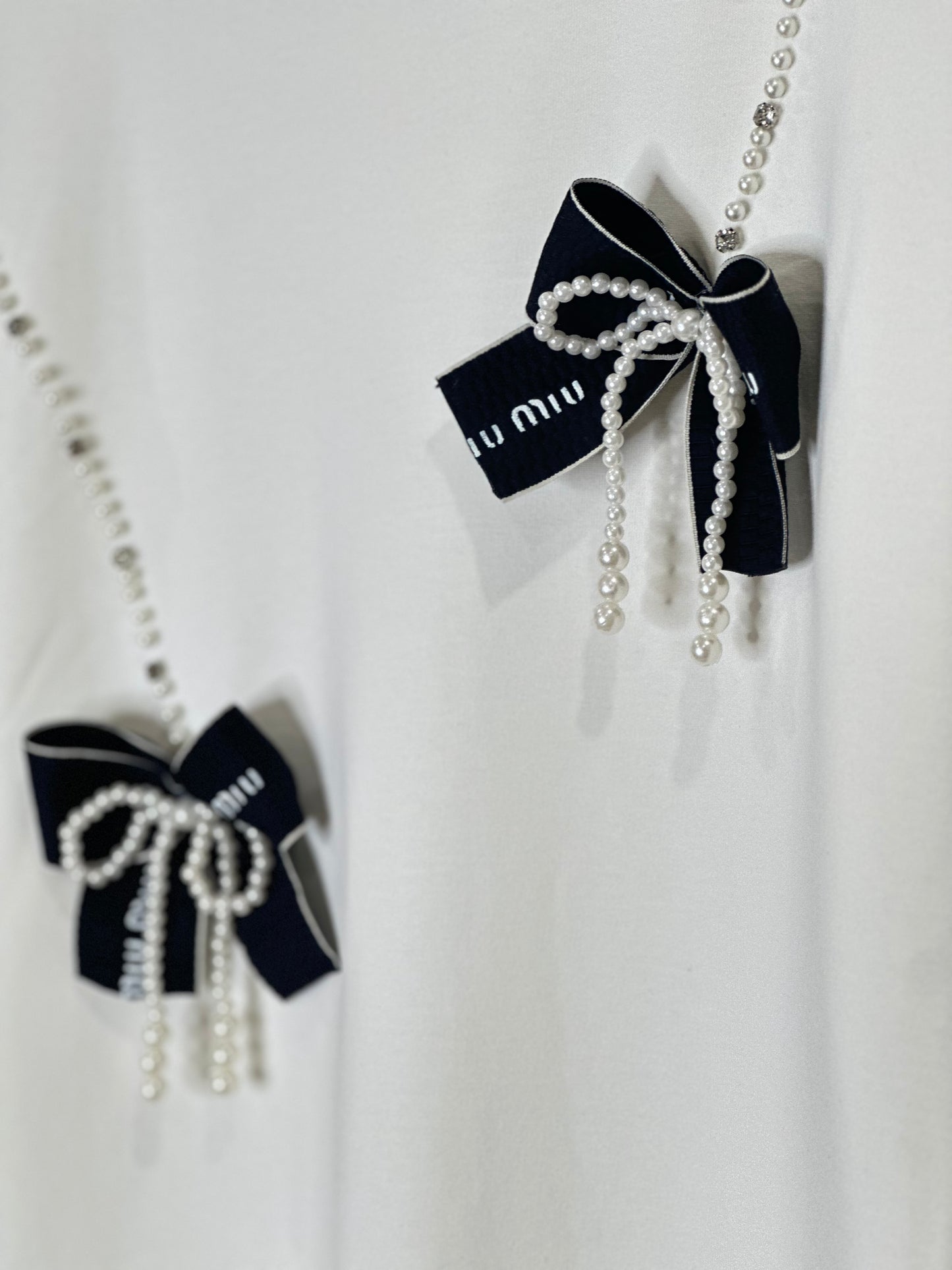 Sweatshirt with Pearl Details and Decorative Bows بلوزة بتفاصيل لؤلؤ وأربطة زخرفية