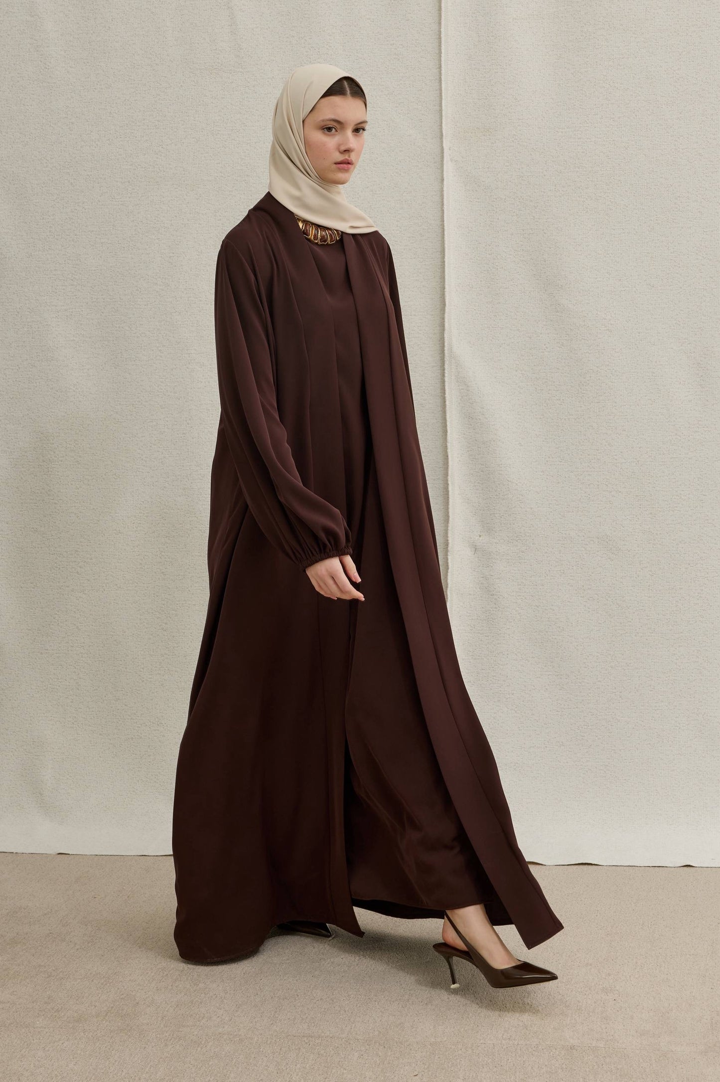 Abaya 2-pcs with a soft flowing design
