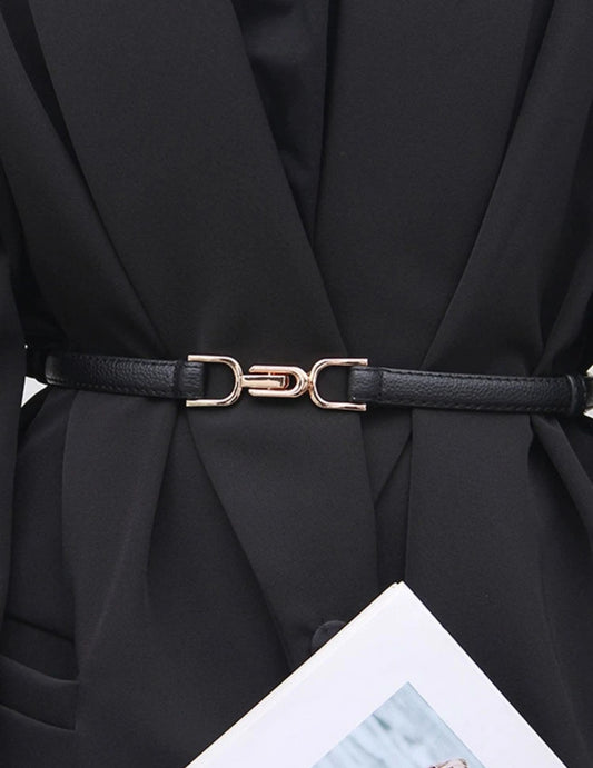 حزام جلدي أسود أنيق مع قفل معدني ذهبي ‏ Elegant Black Leather Belt with Gold Metal Buckle