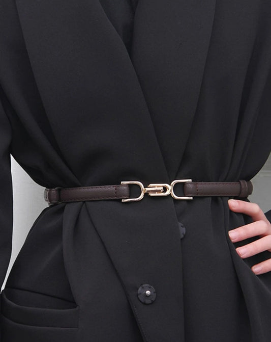 حزام جلدي بني أنيق مع قفل معدني ذهبي ‏ Elegant Brown Leather Belt with Gold Metal Buckle