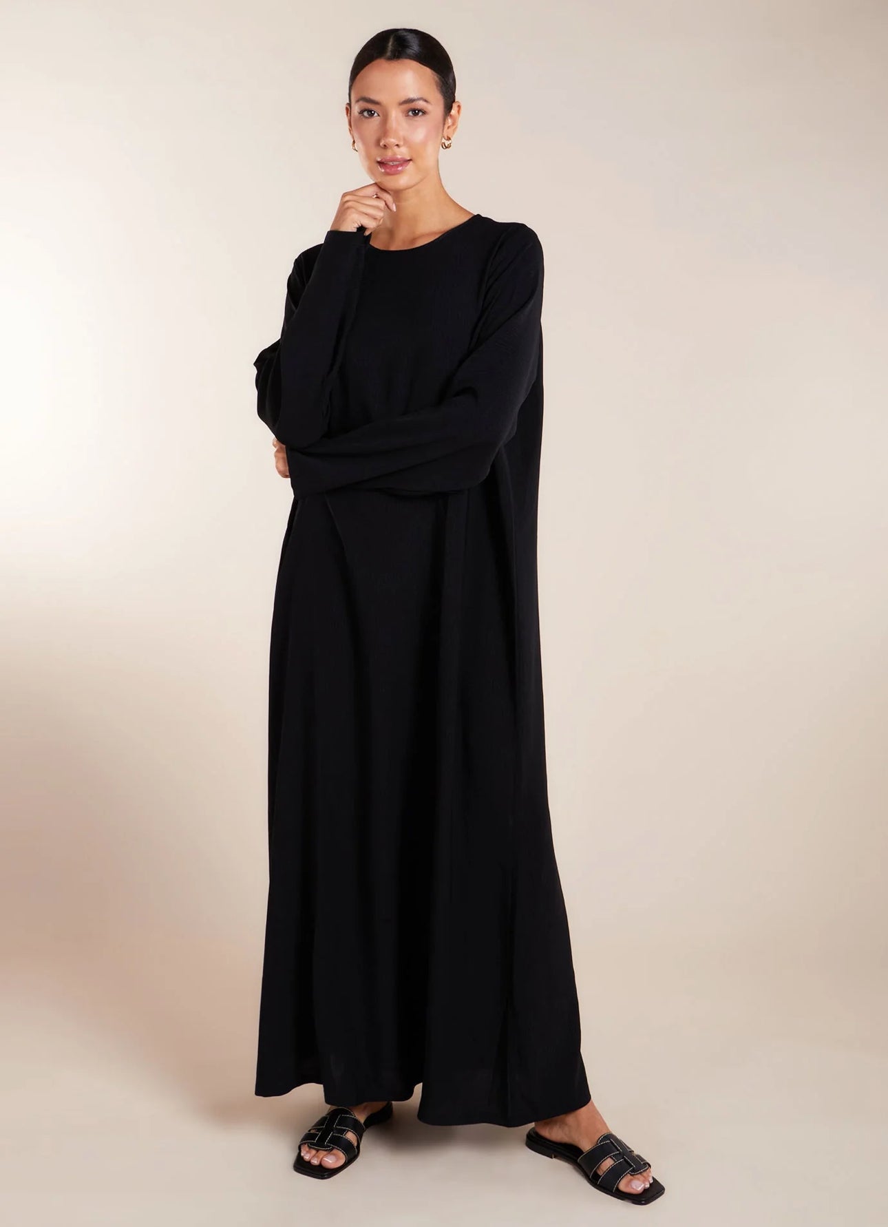 Basic lining with long sleeves and a round neckline.