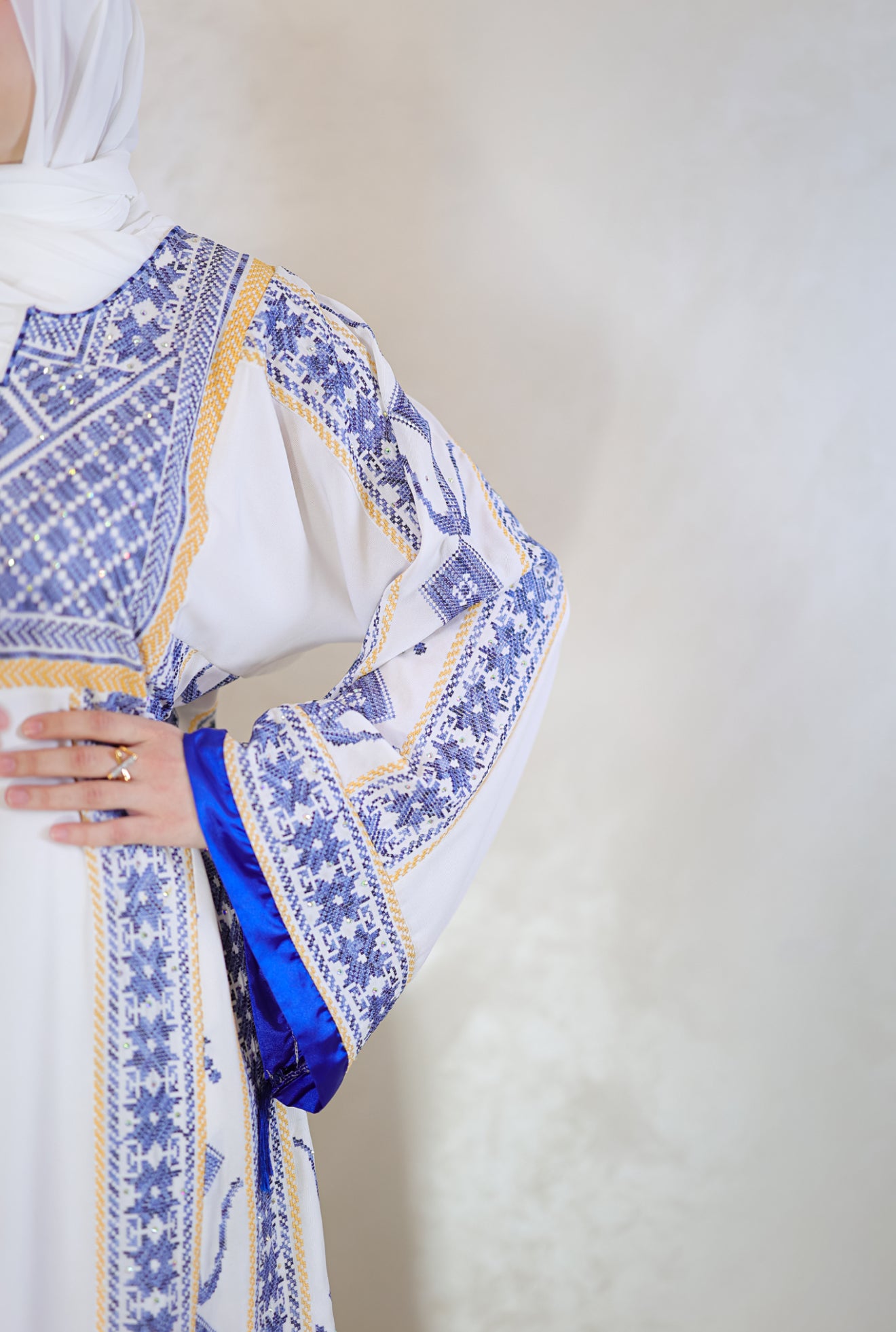 Thobe Al Marjan Al Azraq