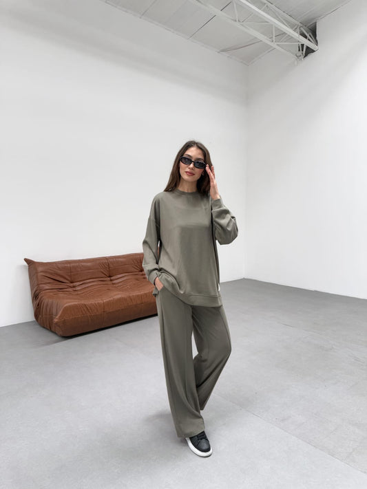 إطلالة أنيقة بكاجوال مريح | Chic and Comfortable Casual Look (1 colour)