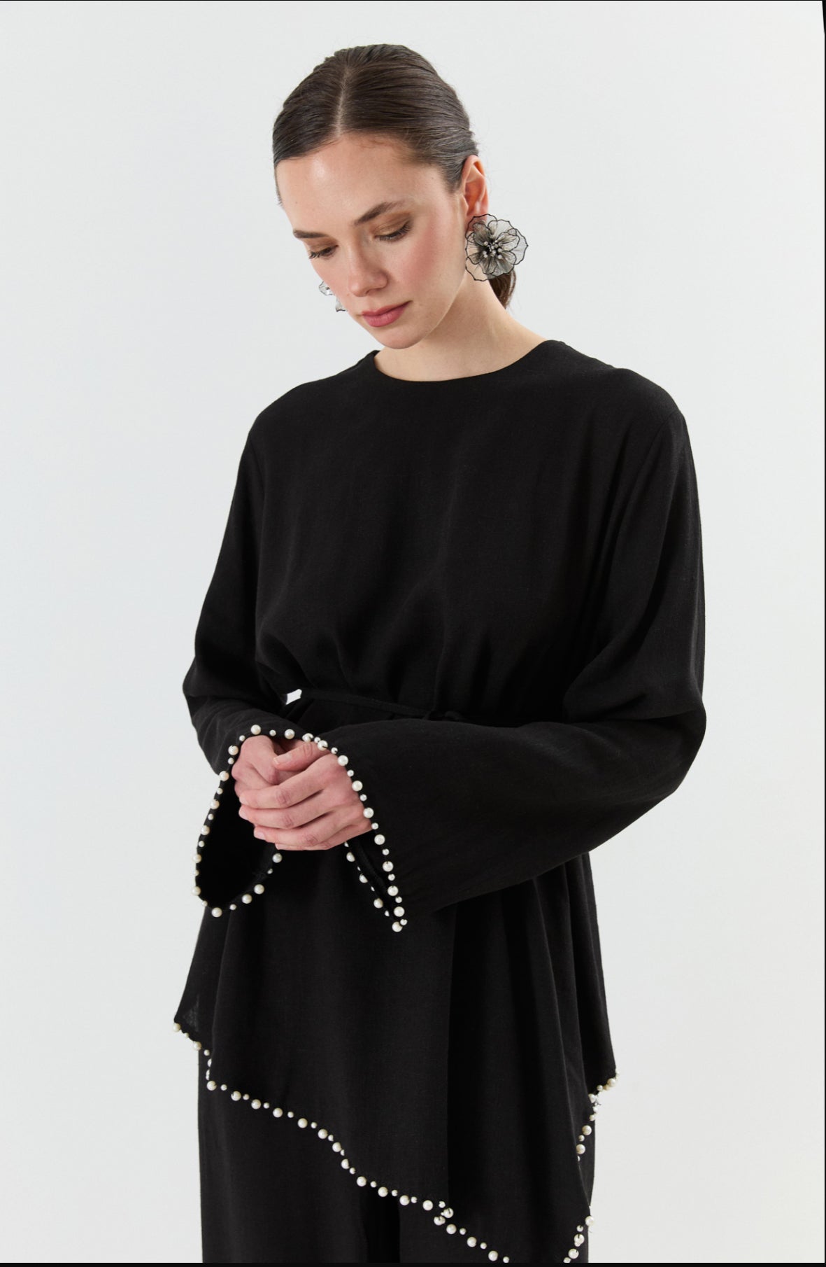 Pearl Edge Elegance | أناقة حواف اللؤلؤ (Linen Fabric) (2 Colours)