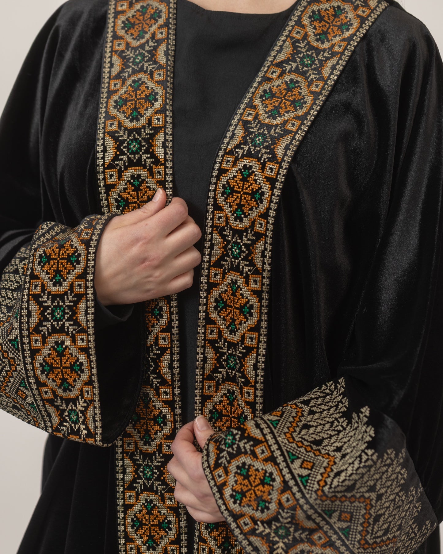 Golden Heritage Abaya l عباءة العراقة الذهبية