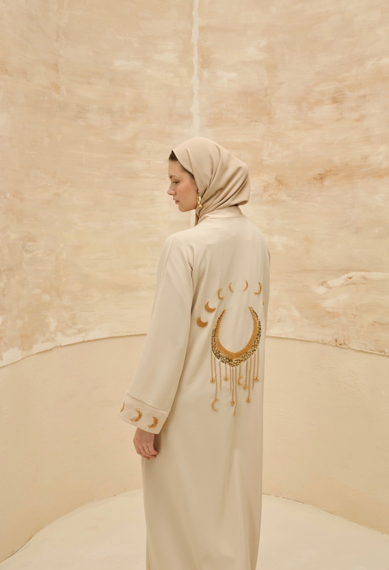 Crescent Light Abaya l عباية نور الهلال
