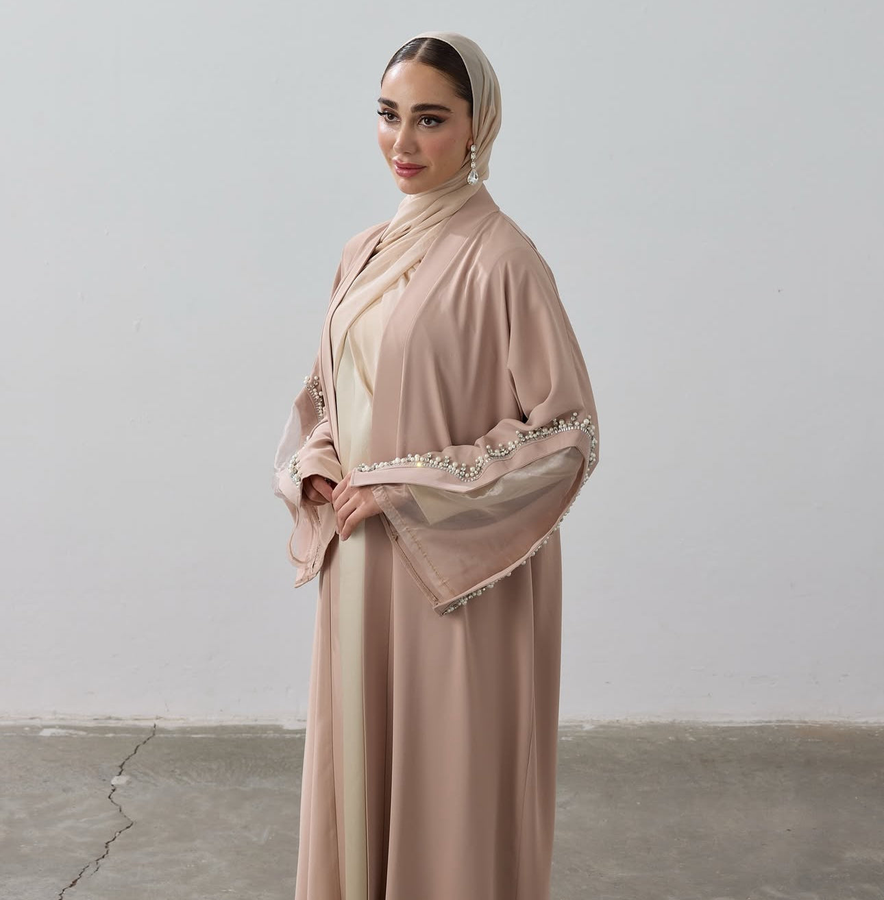Elegant Pearl-Embellished Abaya Collection عباية أنيقة مزينة باللؤلؤ