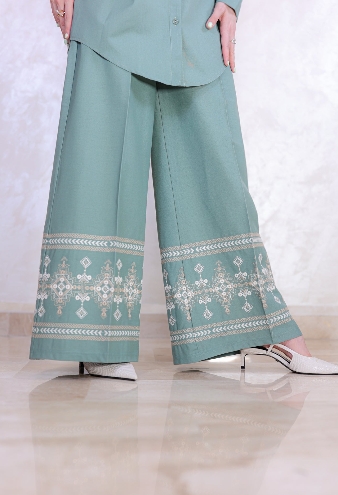 Two-Piece Embroidered Linen Outfit – Autumn