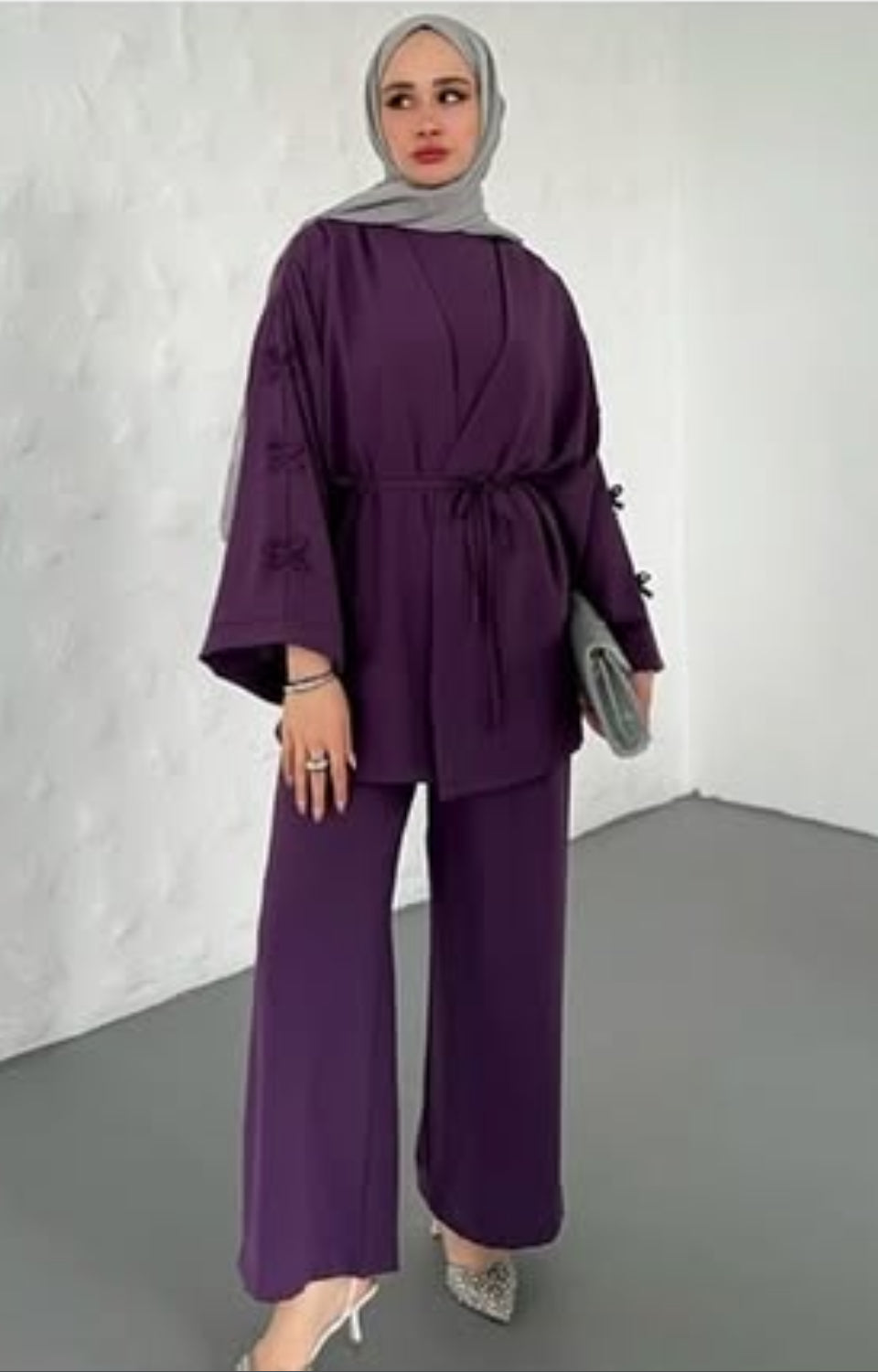 أناقة الفيونكات: طقم ثلاثي القطع بتصميم عصري”
Bow Elegance: Trendy 3-Piece Set (7 colours)