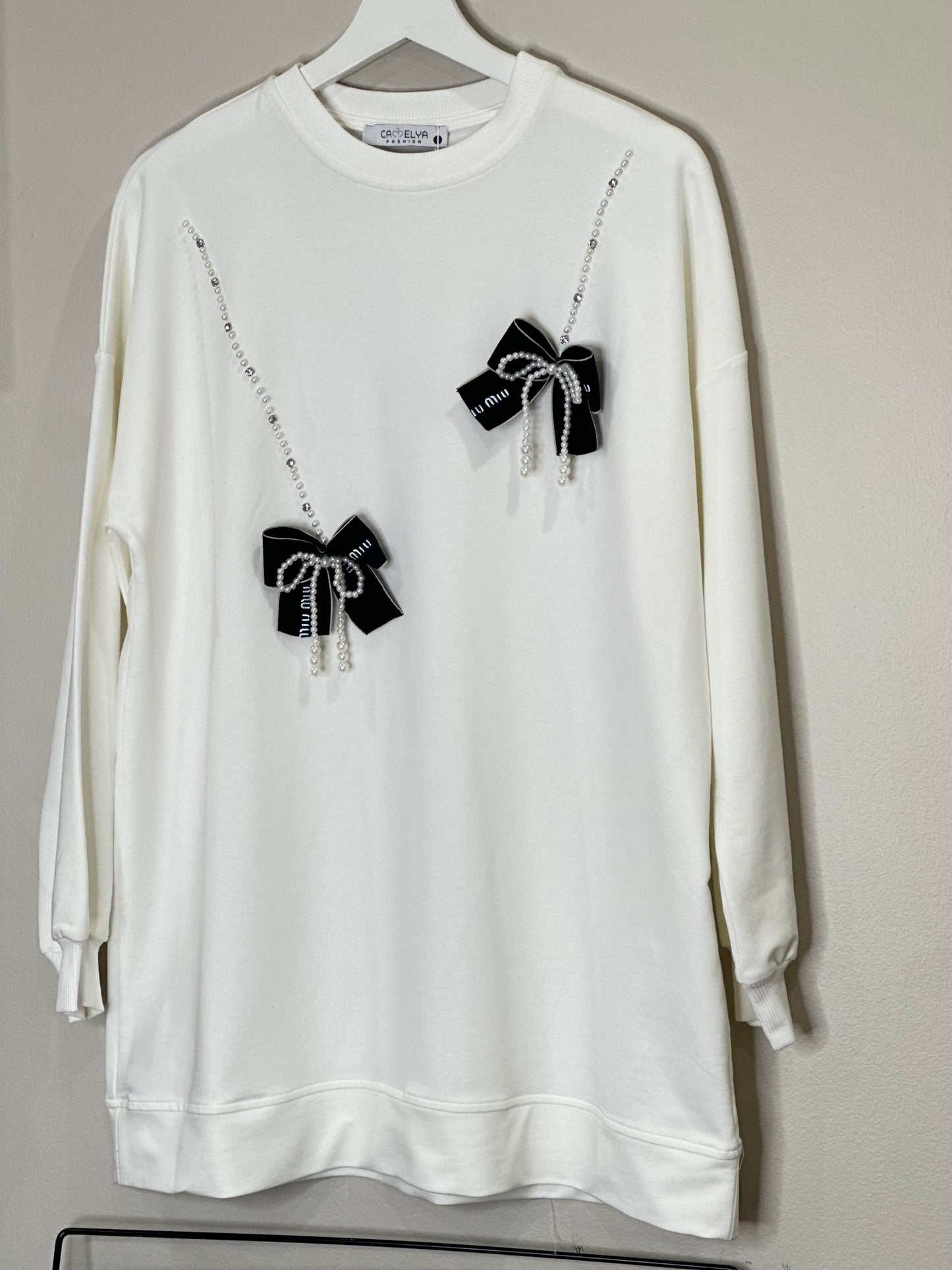 Sweatshirt with Pearl Details and Decorative Bows بلوزة بتفاصيل لؤلؤ وأربطة زخرفية