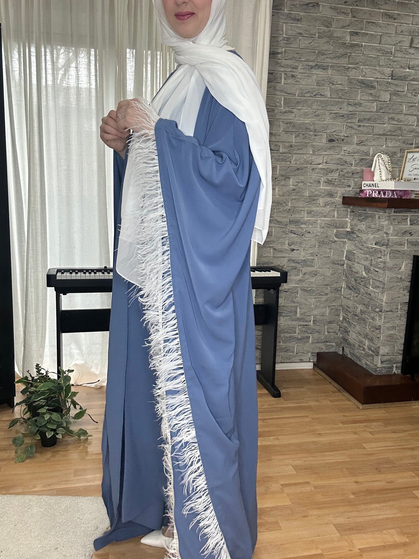 عباية الريش الملكي - Royal Feather Abaya