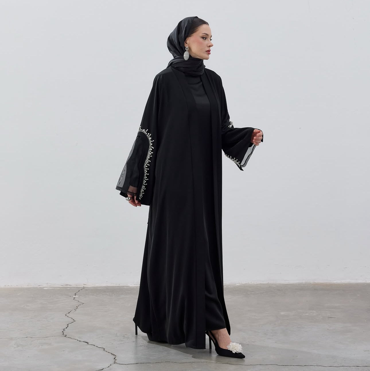 Elegant Pearl-Embellished Abaya Collection عباية أنيقة مزينة باللؤلؤ