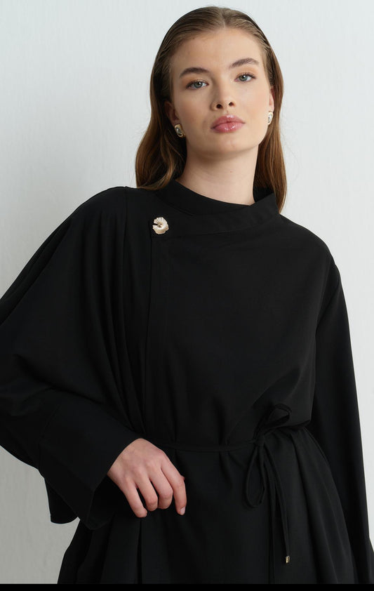 طقم رسمي أنيق مكوّن من قطعتين مع كاب جانبي  Bayan’s Set | وزر ذهبي فاخر(LastPc)