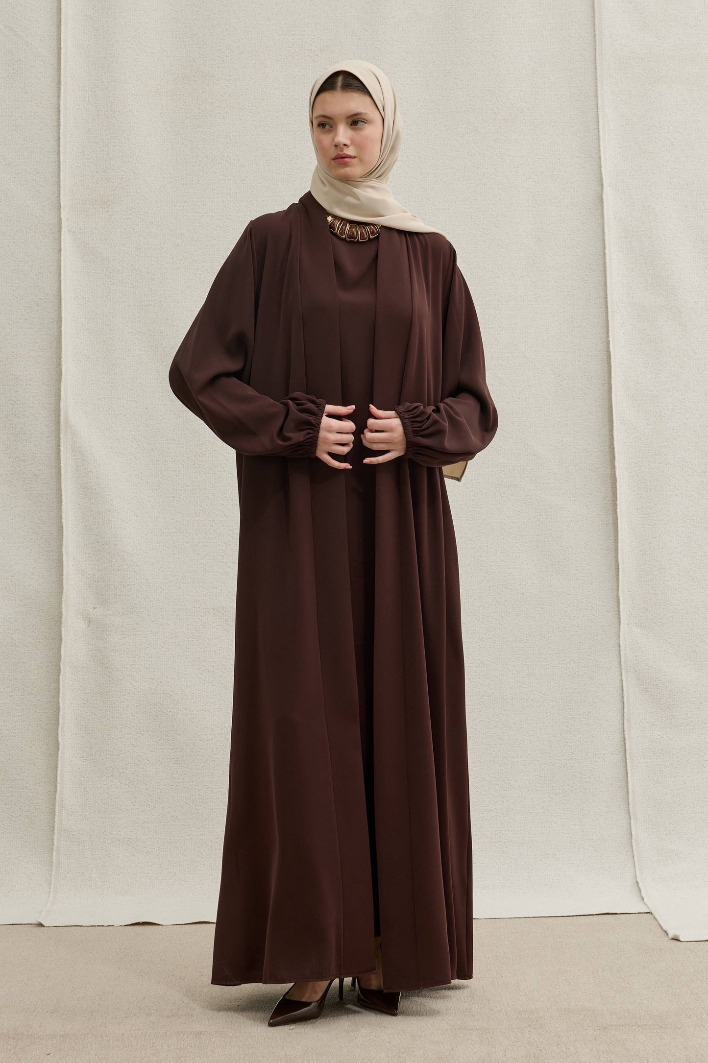 Abaya 2-pcs with a soft flowing design
