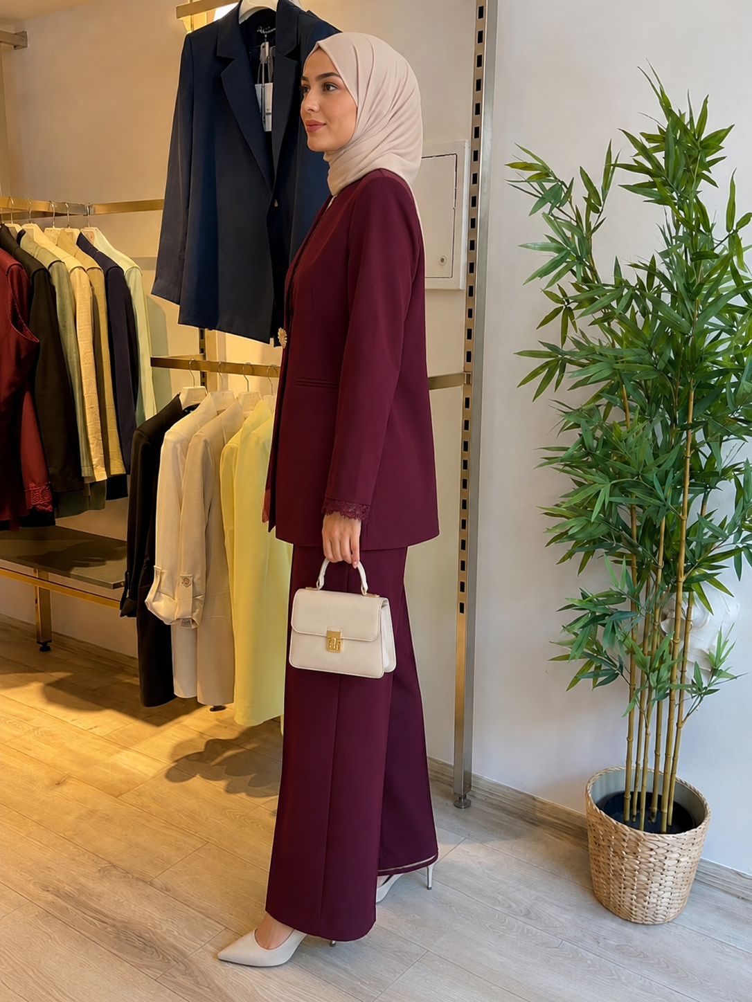 Luxury Tailored Burgundy Suit W Golden Buckle