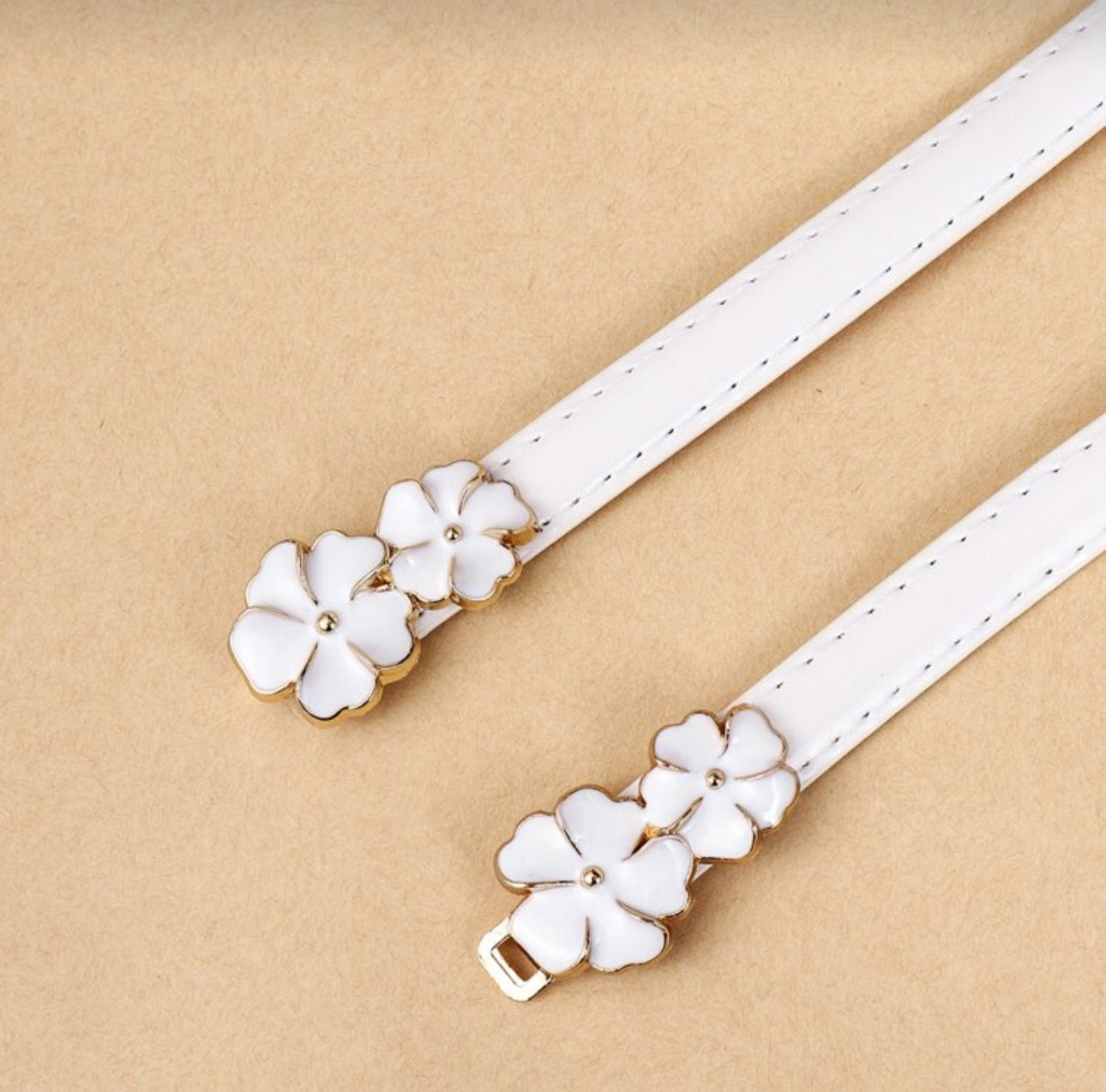 Flowered white belt