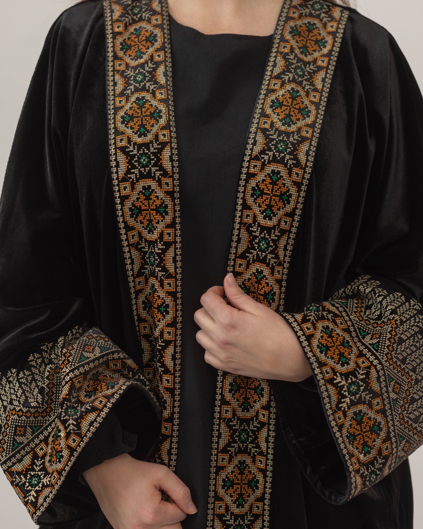 Golden Heritage Abaya l عباءة العراقة الذهبية