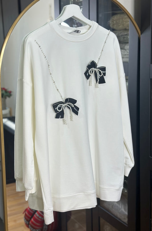 Sweatshirt with Pearl Details and Decorative Bows بلوزة بتفاصيل لؤلؤ وأربطة زخرفية