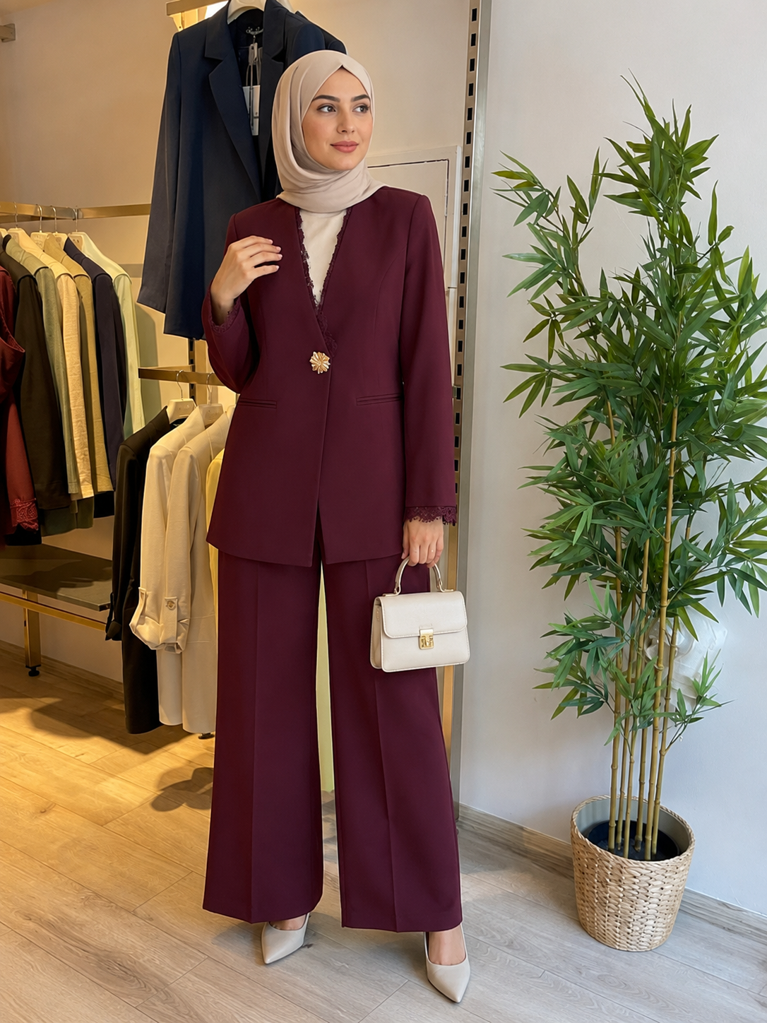 Luxury Tailored Burgundy Suit W Golden Buckle