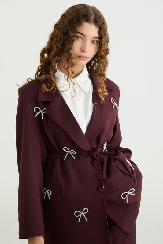 بدلة مزينة بعقد أنيقة
Elegant & Trendy Look: Suit with Chic Bow Details قطعتين (2pc Set)