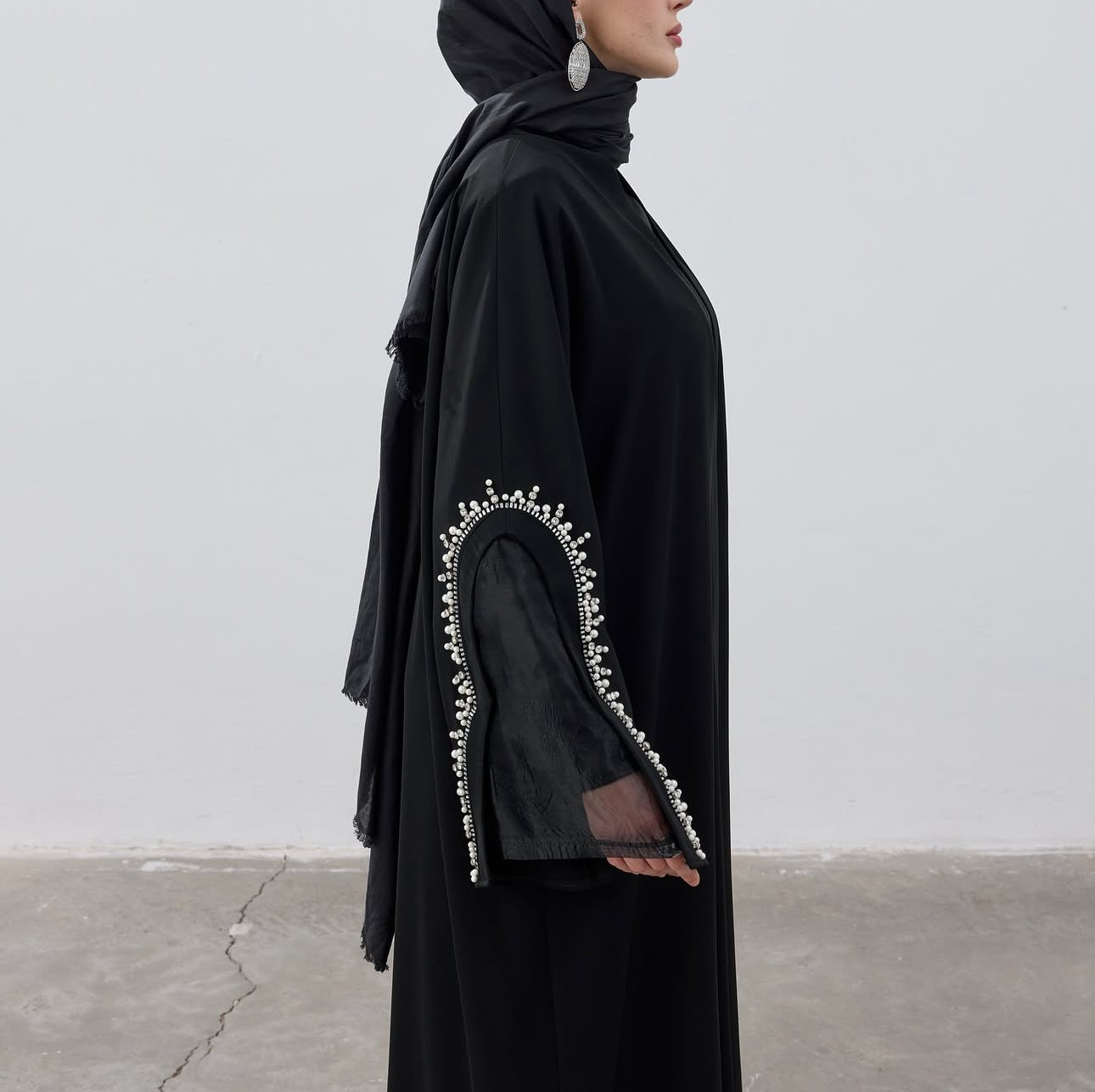 Elegant Pearl-Embellished Abaya Collection عباية أنيقة مزينة باللؤلؤ